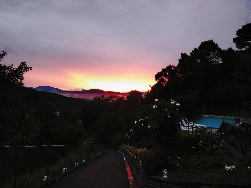 The Grand Hills Bed and Breakfast Kandy Exterior foto